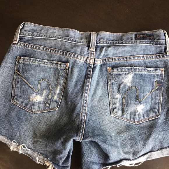 Citizens of Humanity cut off jean shorts rips - Picture 2 of 4
